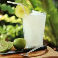 SUCO LIMAO  COM AGUA